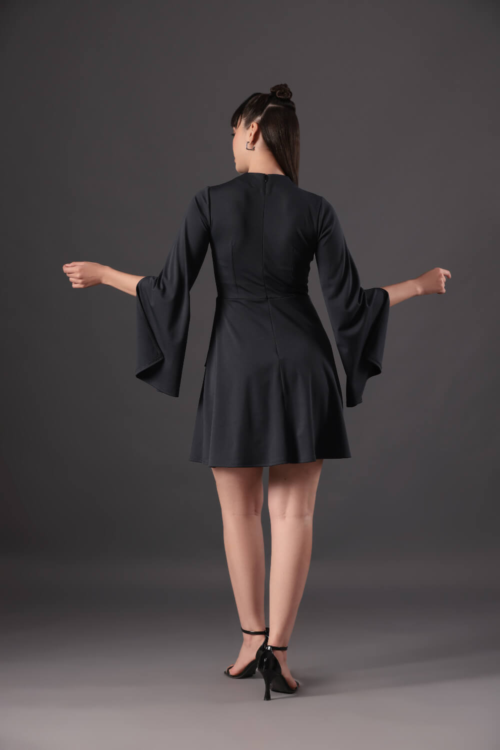 Black Swan Dress - Meeami Fashion
