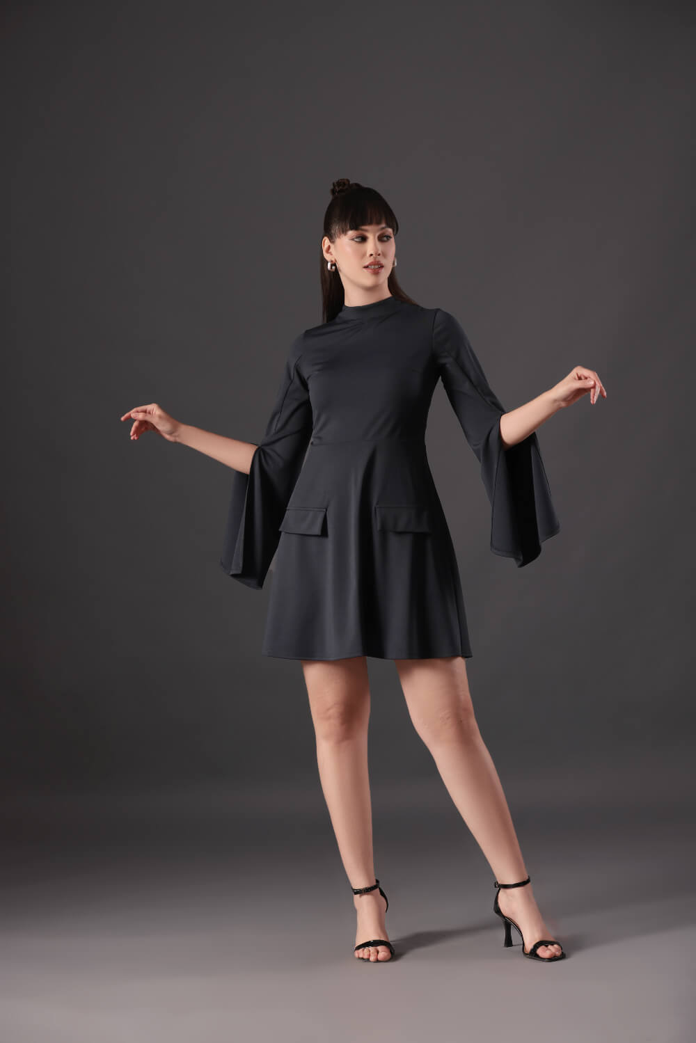 Black Swan Dress - Meeami Fashion